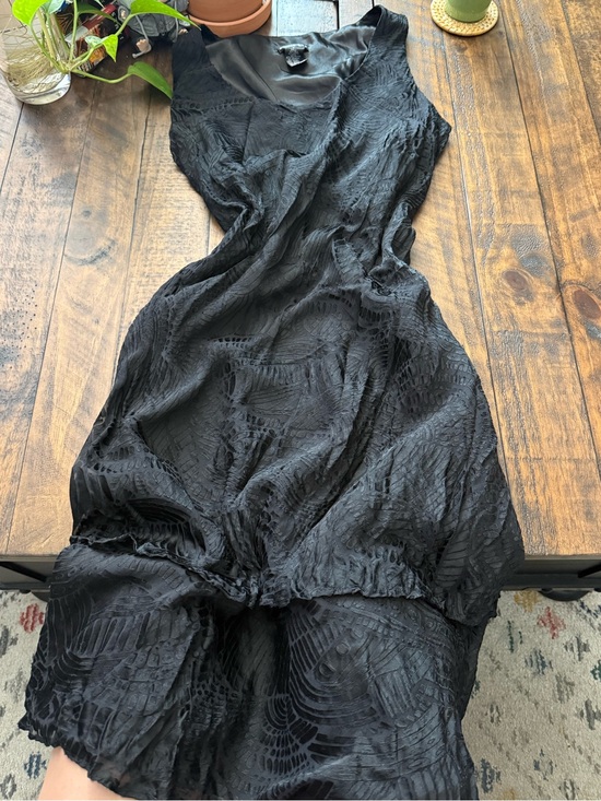 Simply Silk Dresses & Skirts - Sz M Black Simply Silk Sleeveless Midi Layered Dress with Textured Pattern